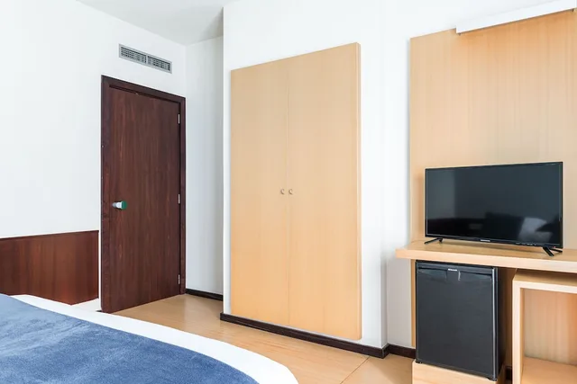 جناح، Emporda Hotel 2/4