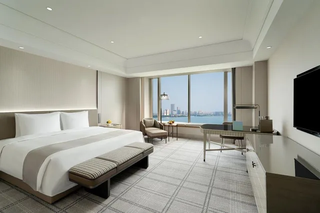 غرفة بريميير ديلوكس بسرير مزدوج بإطلالة على البحيرة، KEMPINSKI HOTEL SUZHOU 1/1