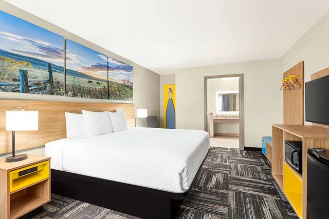 غرفة بسرير كينج لذوي الإعاقة، Days Inn by Wyndham Paris 3/5