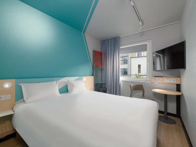 غرفة ثلاثية صغيرة بحمام خاص، ibis budget Hamburg St Pauli Messe 6/10