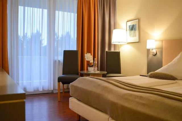 غرفة كومفورت بسرير كوين بشرفة، Carea Residenz Hotel Harzhohe 2/7