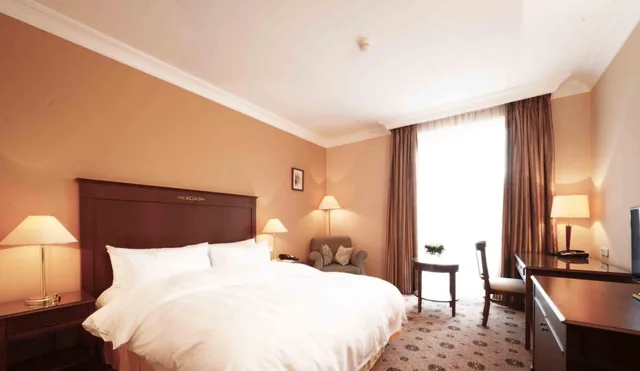غرفة قياسية بسرير كينج، Lotte City Hotel Tashkent Palace 1/3