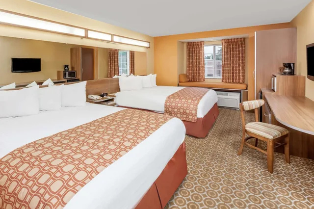 غرفة بسريرين كوين، Microtel Inn Suites by Wyndham South Bend at Notre Dame 2/5