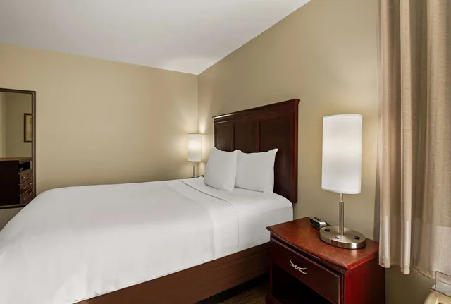 Efficiency, Suite, Queen Bed، MainStay Suites Houma LA 2/3