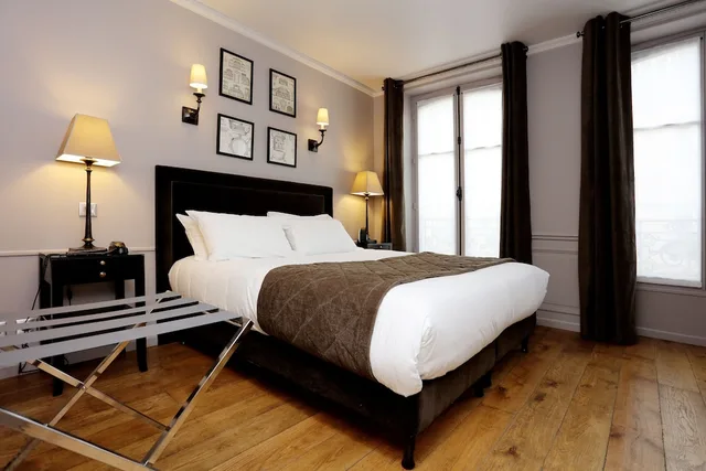 Top, Deluxe, Queen Bed, Eiffel View, Balcony, Hotel Saint-Louis Pigalle 3/5