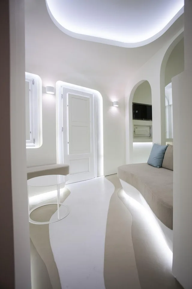 suite, jetted tub, ground floor, Andronikos Santorini 8/9