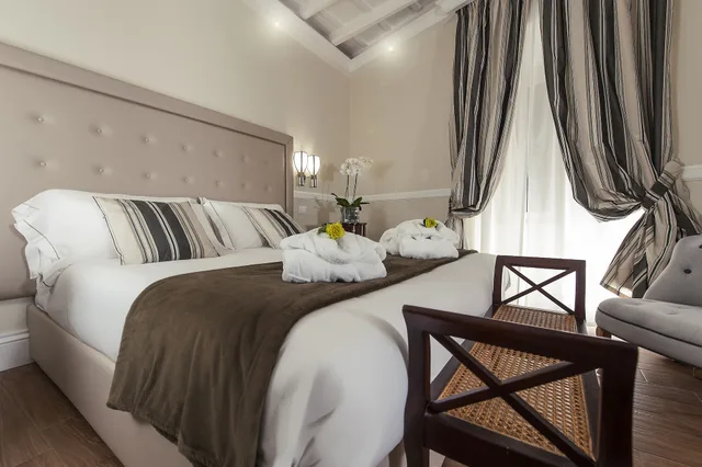 غرفة رباعية بسرير مزدوج وسريرين منفصلين، La Residenza del Sole al Pantheon 2/8