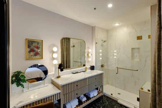 جناح جونيور بشرفة، Hotel Trundle 4/6