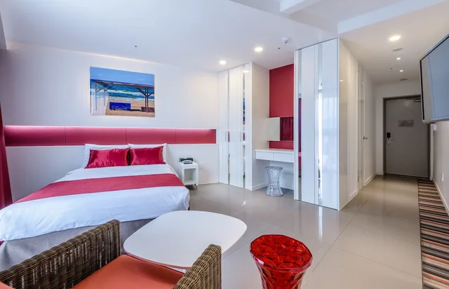 Room, Queen Bed, Town View، Aimi Jeju Beach Hotel 6/6