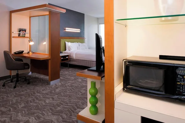 جناح بسرير كينج مع سرير سحّاب إضافي لذوي الإعاقة، SpringHill Suites Huntsville Downtown 7/7