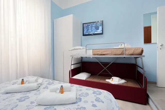غرفة عائلية ثلاثية بسرير بطابقين وسرير كوين، B&B Domus Domas 8/8