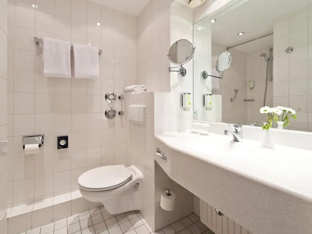 Business Triple Room, ACHAT Hotel Dresden Elbufer 3/3