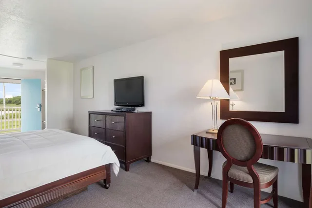 Room, Double Bed, Accessible, Rodeway Inn at Somers Cove Marina 1/6