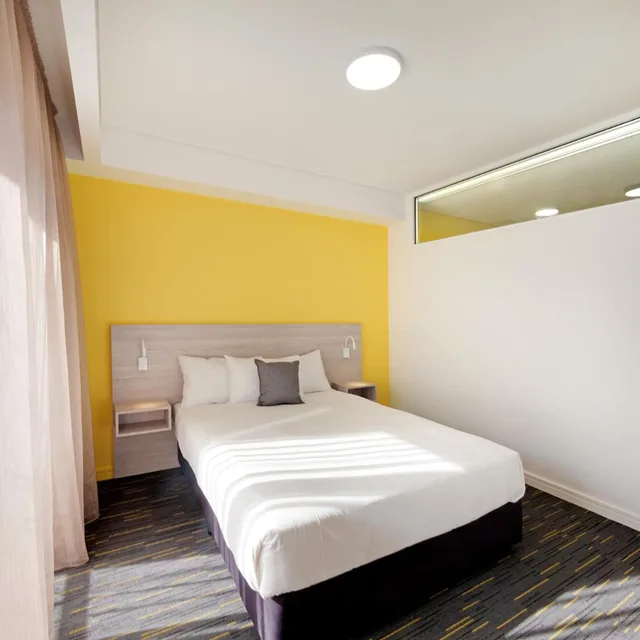 2 Bedrooms, Suite, ValueSuites Penrith 2/2