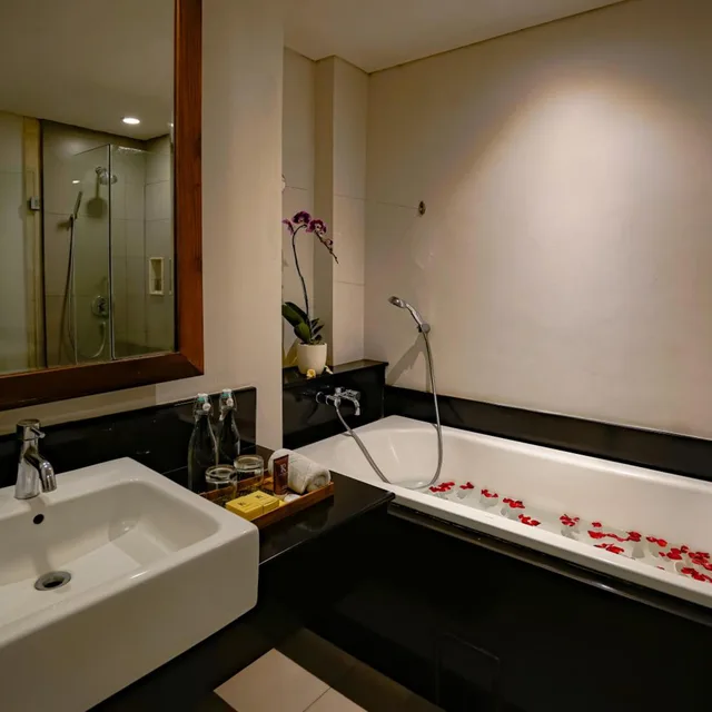 Double Bed, Pool Access، The Kirana Canggu Hotel 7/10