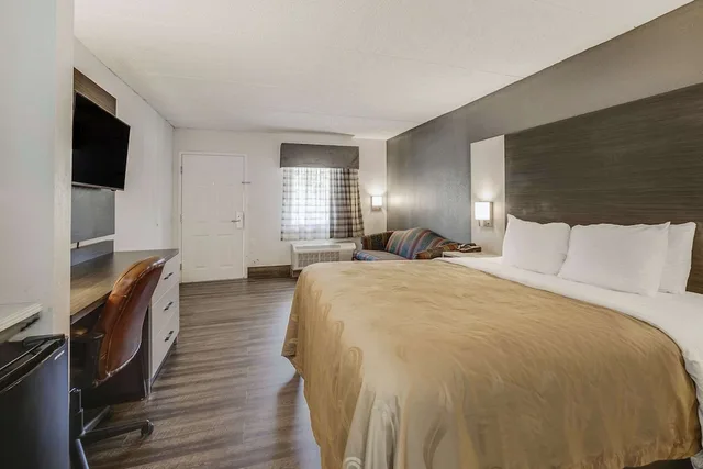 غرفة بسرير كينج لذوي الإعاقة، Quality Inn Elberton 1/3