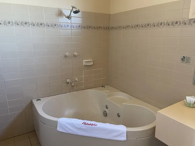 Spa, Queen Bed، Philadelphia Motor Inn 8/8