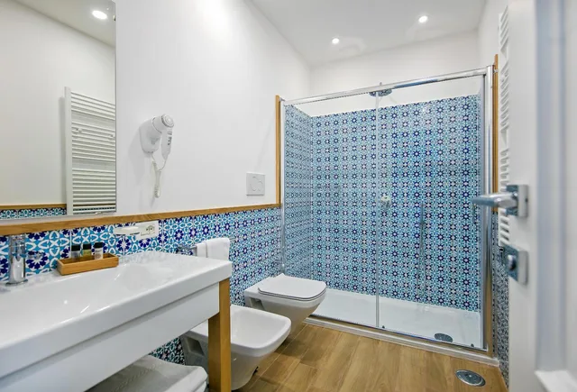 غرفة ديلوكس ثلاثية بإطلالة على البحر، Hotel Miramare Sorrento 5/10