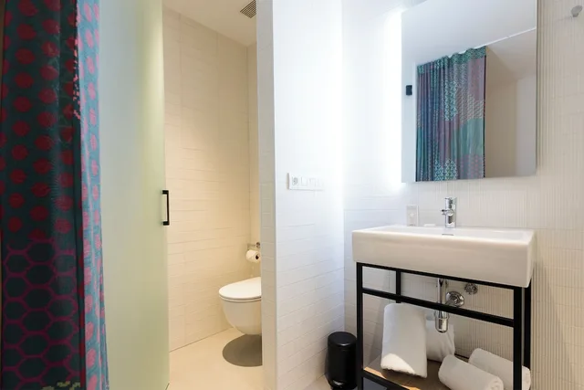 غرفة بريميوم بسرير مزدوج بإطلالة على النهر، Axel Hotel Bilbao - Adults Only 4/4