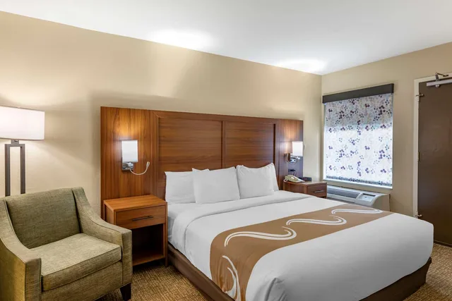 غرفة بسرير كينج لذوي الإعاقة، Quality Inn Placentia Anaheim Fullerton 1/4