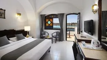 غرفة بإطلالة على البحر، Arabella Azur Resort 1/2