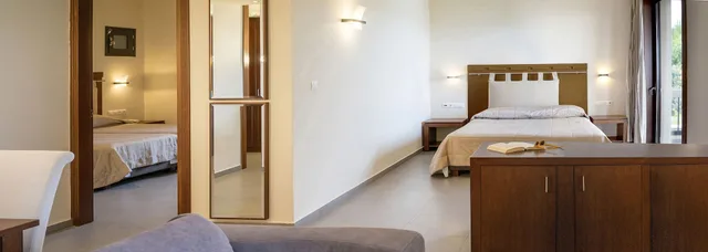 Suite, Double and Twin Beds, Kymi Palace 1/2