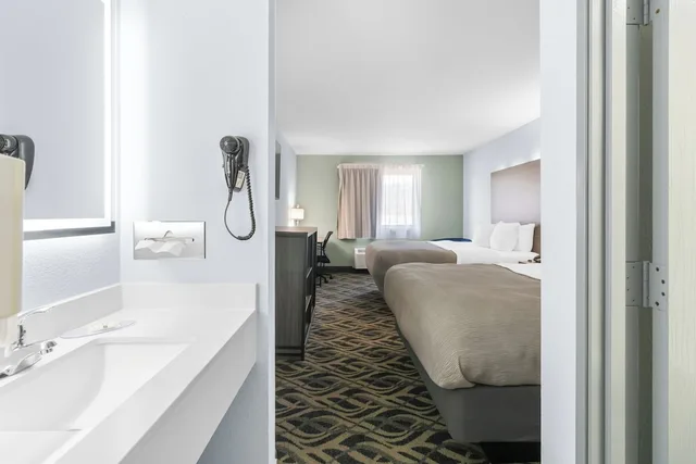 غرفة بسريرين كوين، Quality Inn New Martinsville, WV 4/6