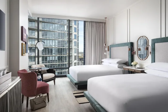 غرفة بسريرين كوين بحوض استحمام لذوي الإعاقة، Hyatt Centric Downtown Nashville 3/5