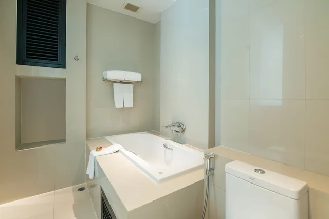 Glow, Penthouse, Suite, King and Twin Beds, Balcony، The Lantern Resorts Patong Phuket 9/9