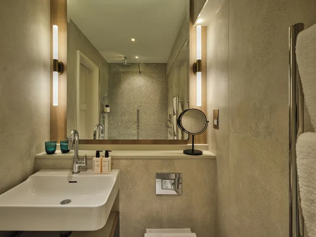 Bay, Twin Beds، The Imperial 6/7