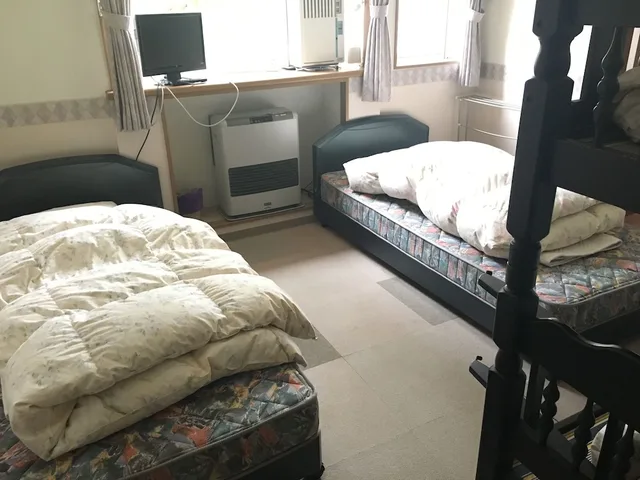 غرفة غربية بسريرين منفصلين وسرير بطابقين، Pension Petite House For You 2/2