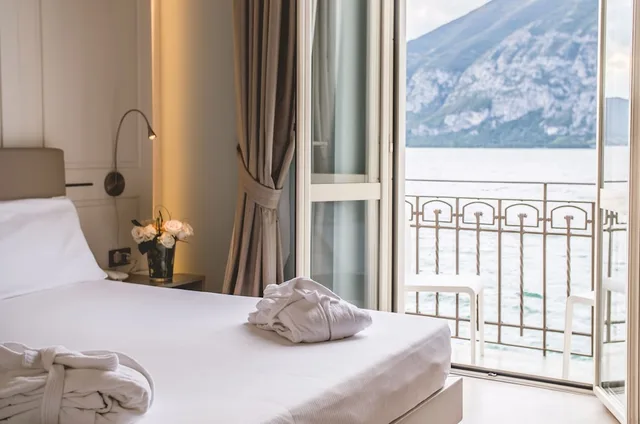 غرفة ديلوكس بسرير مزدوج بإطلالة على البحيرة بشرفة، HOTEL ARABA FENICE 2/3