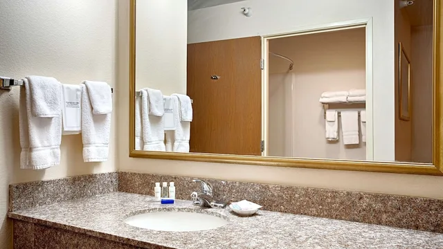 غرفة قياسية بسرير كينج، Best Western J. C. Inn 2/2