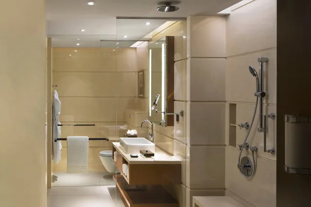 غرفة تنفيذية بسرير كينج، Courtyard By Marriott Kochi Airport 5/5