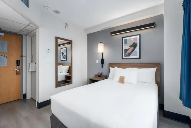 غرفة قياسية بسرير كينج وسرير كوين، Hotel Willo 1/3