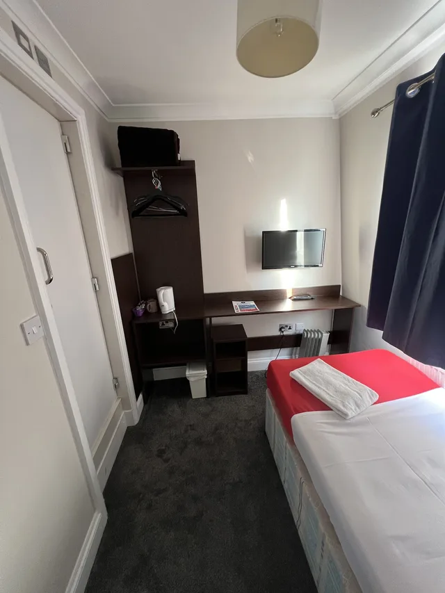 غرفة مفردة بحمام خاص، Goodwood Hotel 6/8