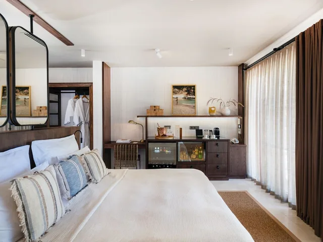 Design, Studio, Suite, King Bed, Sea View, Private Pool، Yazz Collective 3/10