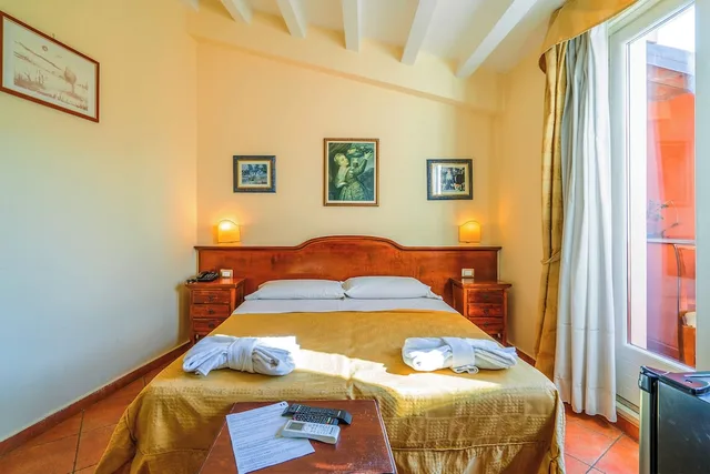 Comfort, Double Bed, Sea View, Balcony, Mediterraneo Siracusa 4/6
