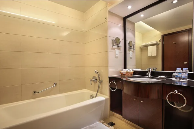 غرفة قياسية بسريرين منفصلين، Lijiang Waterfall Hotel 4/4