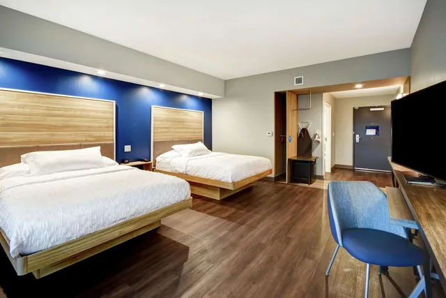 غرفة بسريرين كوين بحوض استحمام، Tru By Hilton Syracuse-Camillus 1/4