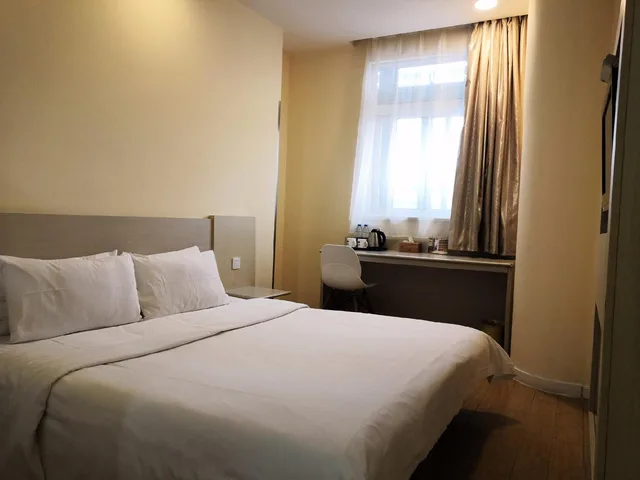 Room, Queen Bed, Hanting Hotel Shanghai 3/4