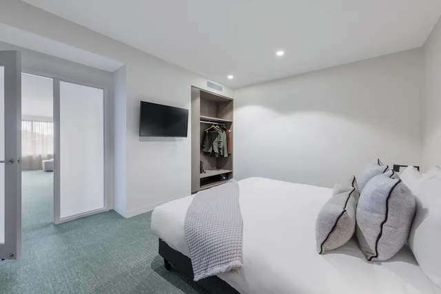 شقة بسرير كينج بغرفة نوم واحدة لذوي الإعاقة، Punthill Tuggeranong 1/2