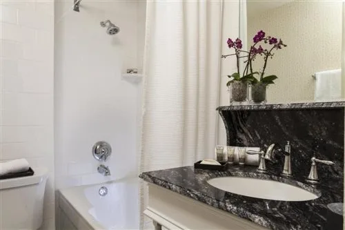 غرفة مفردة بسرير مزدوج، King George Hotel - A Greystone Hotel 2/2