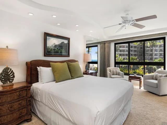 شقة سكنية بسريرين مزدوجين وسرير كينج بإطلالة على البحر بغرفتي نوم مع أريكة، Kaanapali Alii 1/15