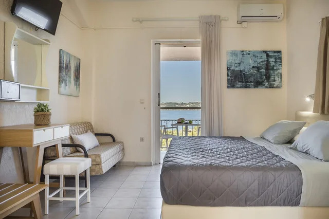 غرفة سوبيريور بسرير كينج بإطلالة على البحر بغرفة نوم واحدة، Panorama Fanari Studios Apartments 4/10
