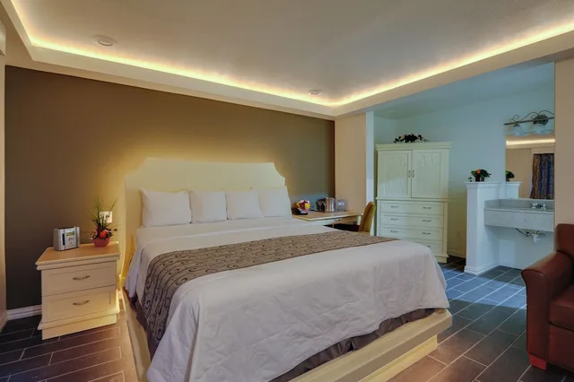 جناح تنفيذي بسرير كينج، Romantic Inn Suites 1/2