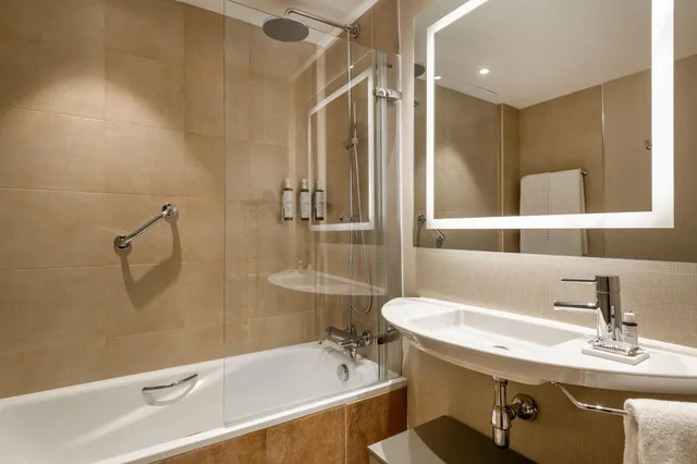 غرفة بسريرين منفصلين، AC Hotel Carlton Madrid by Marriott 3/3