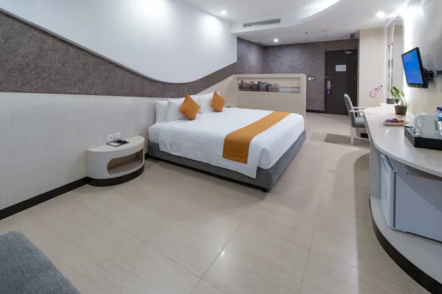 غرفة ديلوكس بسرير كوين، Aston Cirebon Hotel and Convention Center 2/4