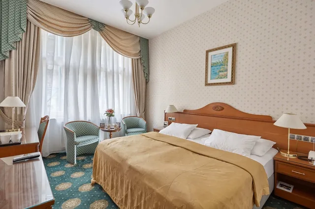 3 Bedrooms, Family, Apartment, 1 Double and 2 Queen Beds، Hotel Romance Puskin 2/4