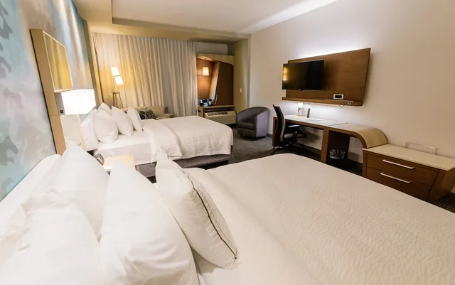 غرفة بسريرين كوين لذوي الإعاقة، Courtyard By Marriott Lake Jackson 1/2